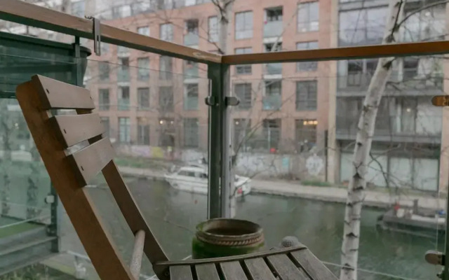 1 Bedroom Apartment With Balcony in Haggerston