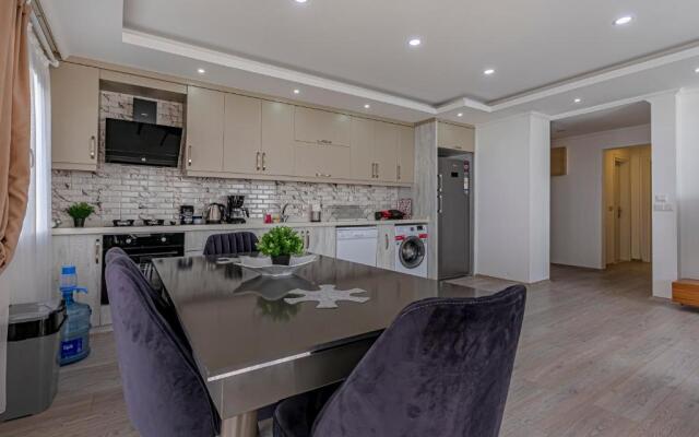 Cozy 2 Bedroom Apartment