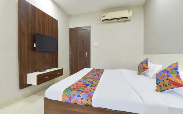 Fabhotel Utsah