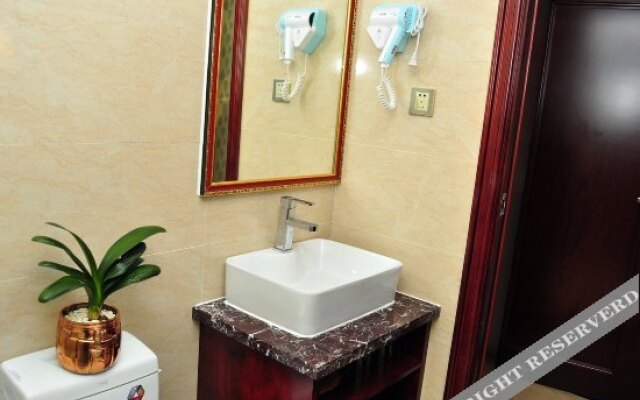 Yunhong Hotel (Guangzhou Railway Station Xicun Subway Station)