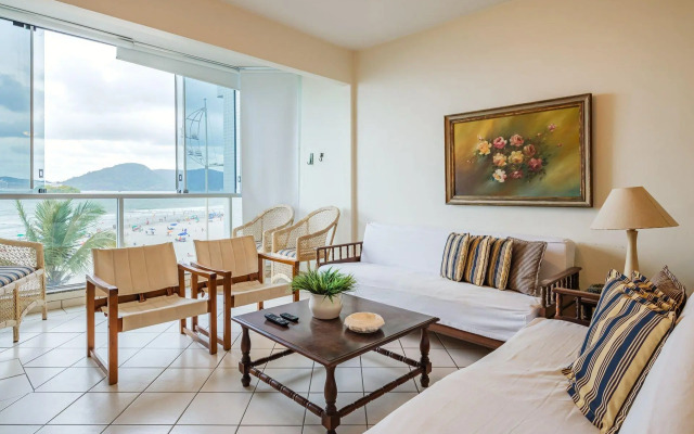 Apto pé na areia com linda vista frente mar CEL403