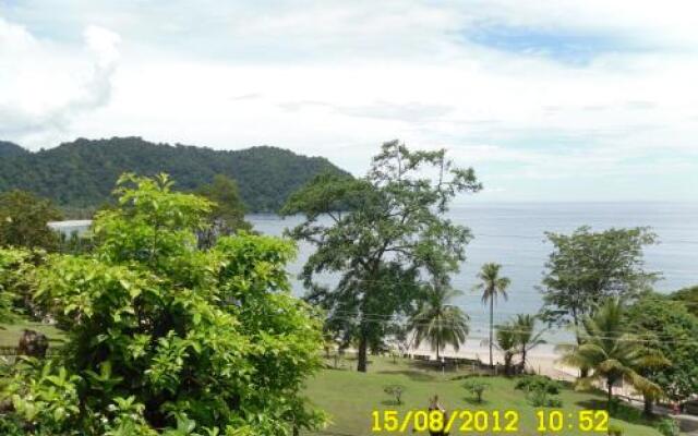 Las Cuevas Beach Lodge