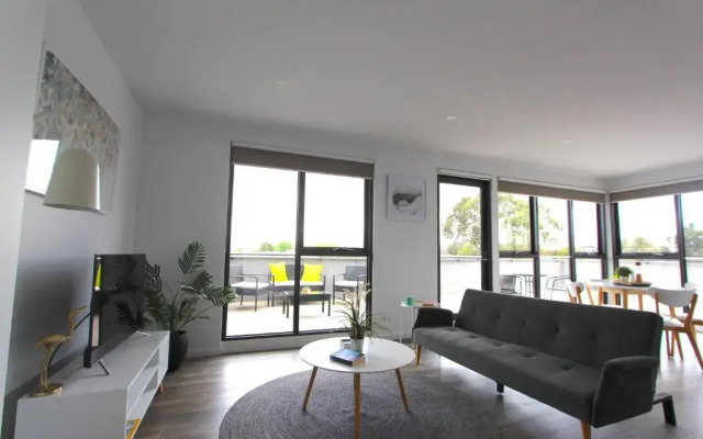 StayCentral-Heidelberg Heights Penthouse