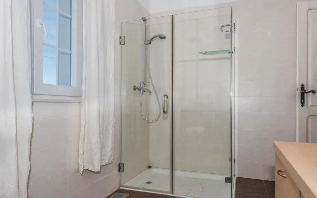 Stunning Home in Radonic With Wifi and 2 Bedrooms