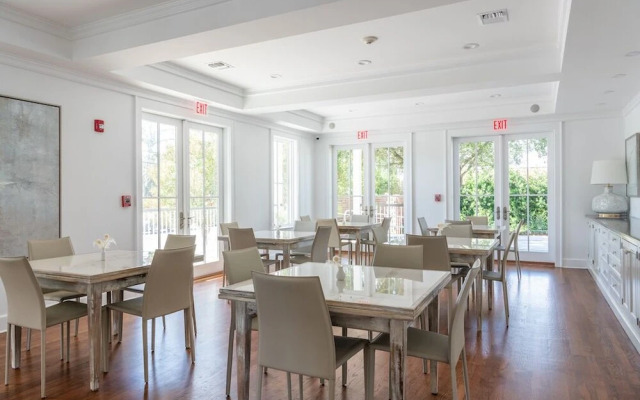 Oyster Bay Boutique Hotel