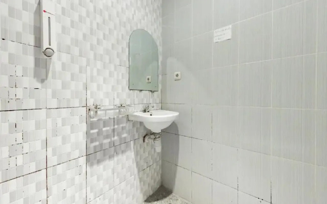 RedDoorz near Pasar Tarapung Siring Banjarmasin