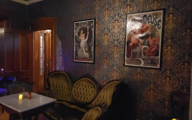 Iron Amethyst Inn Boutique Hotel