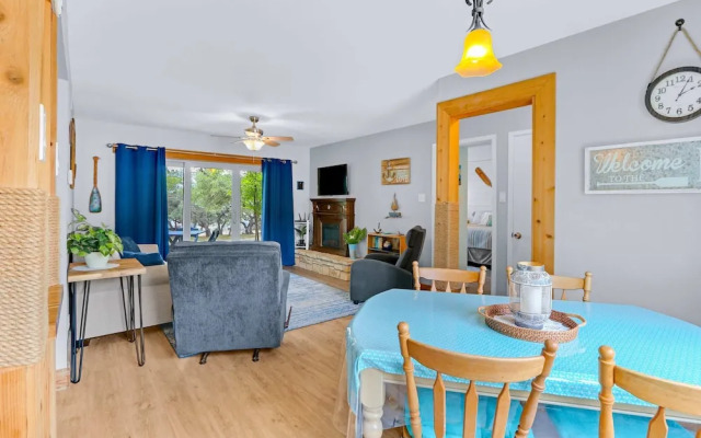 Charming Lakeside Condo - Moments to Lake Fun