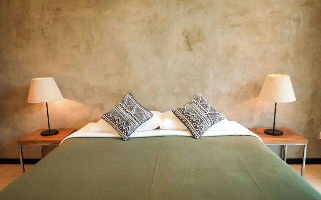 Wave House - Surf Camp