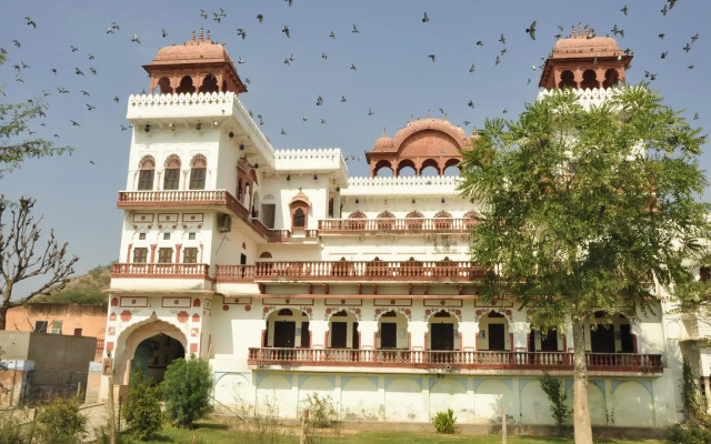 Tordi Garh Hotel