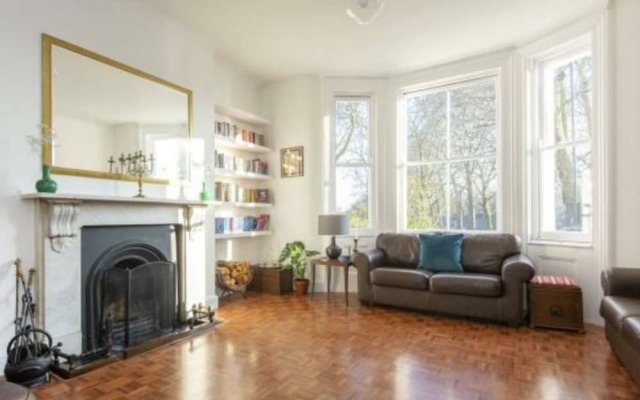 Spacious 3 Bedroom Flat By Hackney Downs