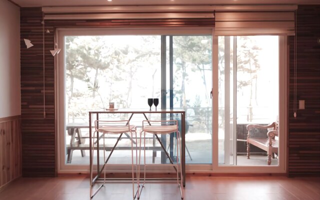 Yeosu Pierre Mont Pension