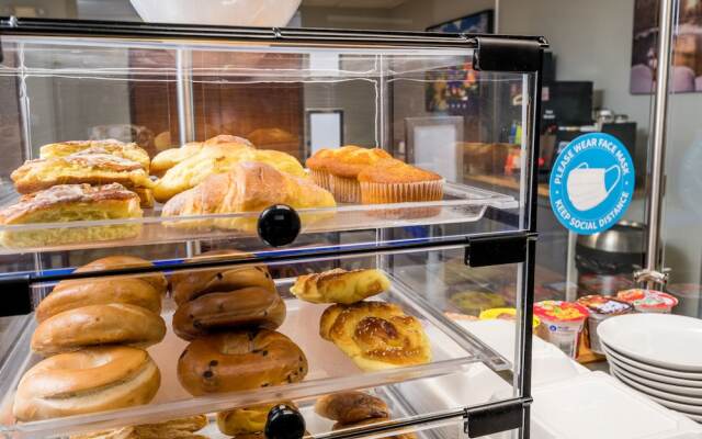 Wood River Inn & Suites