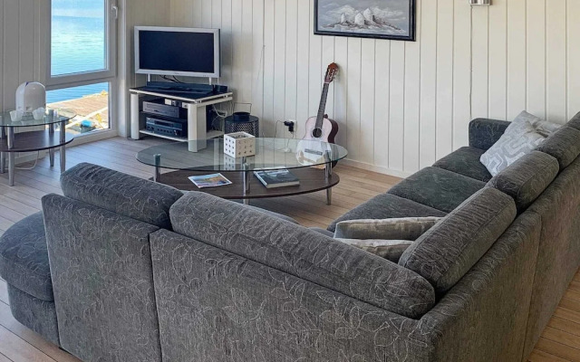 6 Person Holiday Home in Urangsvag