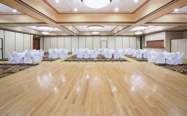 Holiday Inn Minot Riverside