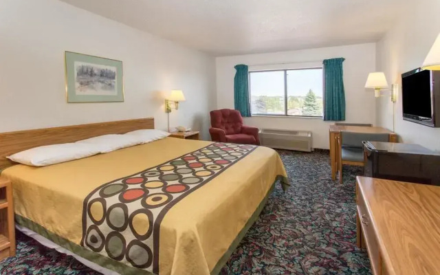 Super 8 Motel - Racine