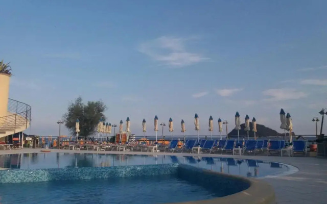 Appartamento Quadrilocale By Residence Sole