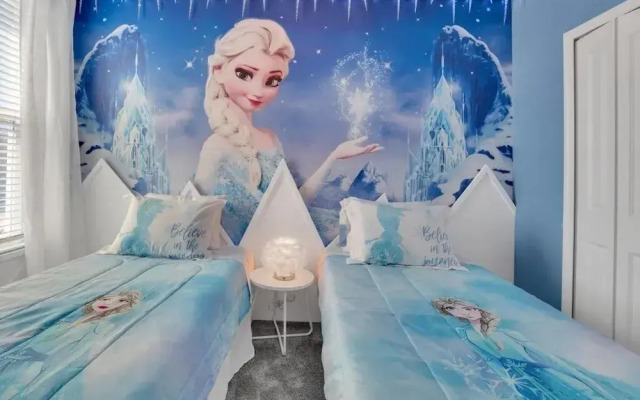 4350scene 6 Bedroom Villa