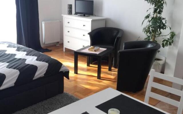 Studio apartman Lara ***