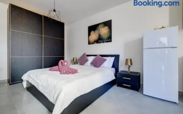 Cosy 1BR Studio Central Location