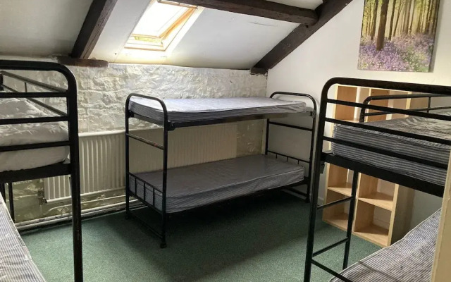 Sleeping Giant Bunkhouse
