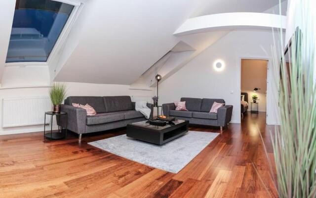 #stayhere - Spacious Luxury Town Hall 3BDR Apartment