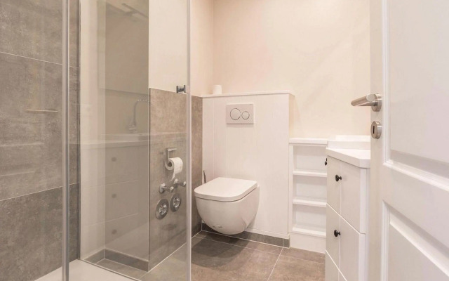 Hochwertig möblierte 2-Zimmer-Wohnung mit Balkon