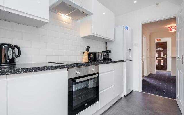 3br-sleeps5-parking-garden-accesstolondon