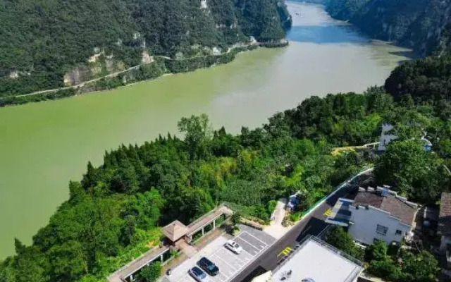 Yunlv Sunshine Homestay (Yichang Three Gorges Home Scenic Area)