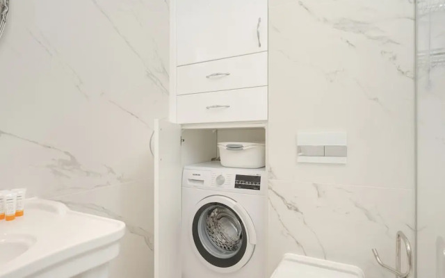 One Bedroom Apartment for 3 by Renters
