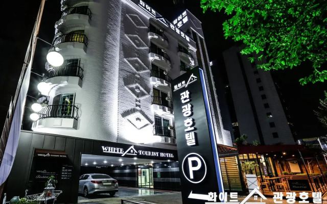 White Tourist Hotel
