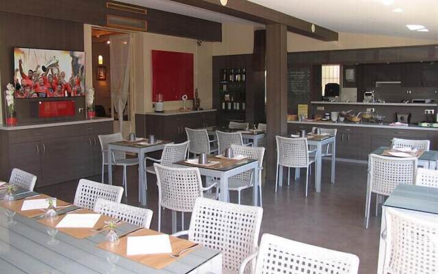 Hôtel et Studios Les Amandiers