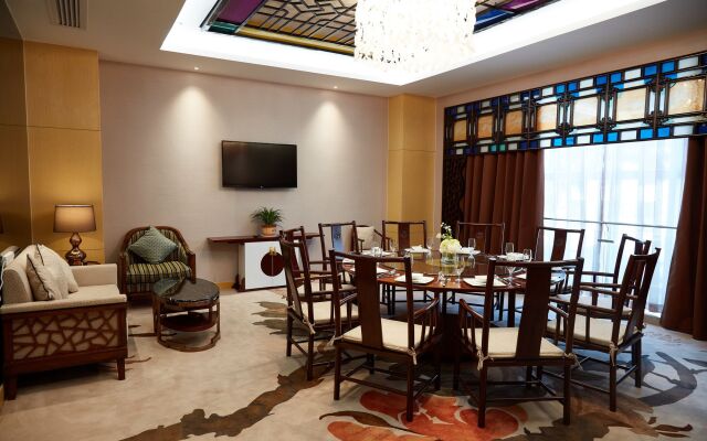 The Thousand Lantern Lake Hotel