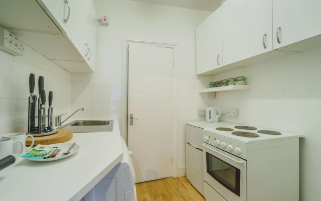 Cosy High Floor Studio Greek Street Soho