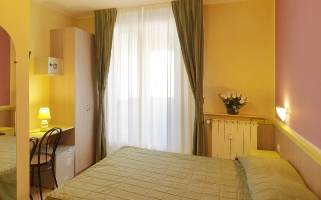 Hotel Arco Romana