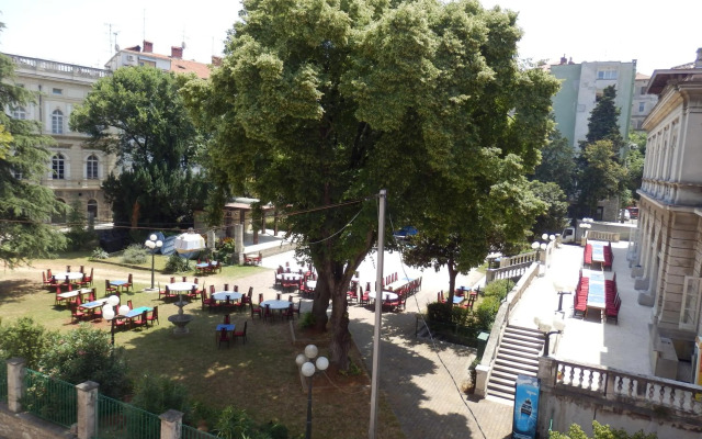 Center Stylish Apartment