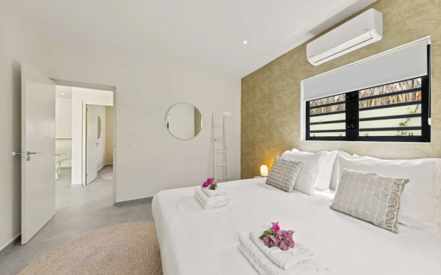 Villa Paradise with pool at mambo beach