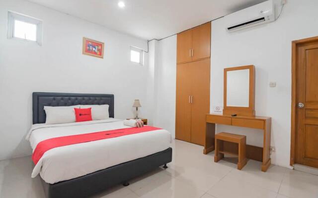 RedDoorz near Exit Toll Moh Toha