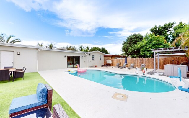 Villa Camila 5BR Luxury Home with Pool