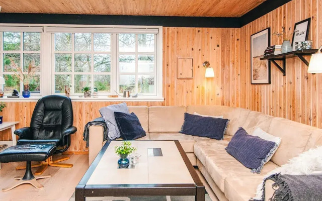 Cozy Cottage by the Sea-by Traum