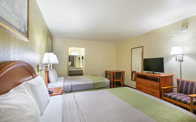 Motel 6 Livingston, TX