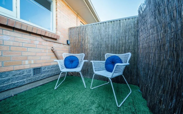 Urban Beach Shack-Metres from the Beach & Cafes