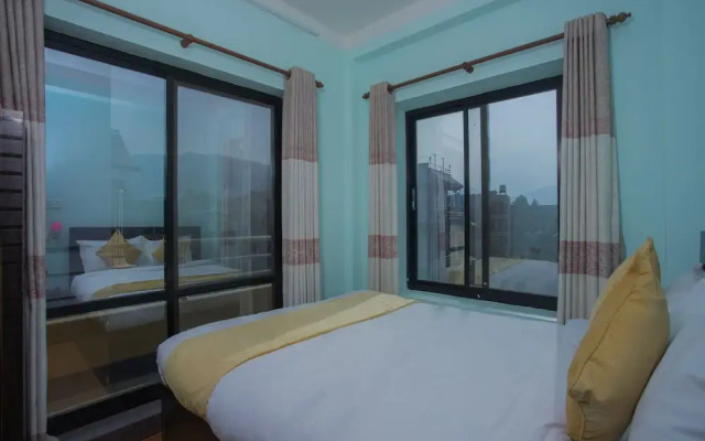 OYO 271 Hotel Golden Three