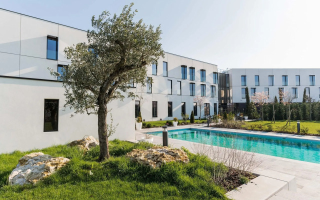 Hotel Dali Val d'Europe, Tapestry Collection by Hilton