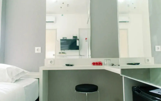 Nice Studio Apartment at Aeropolis Residence Near Cgk Airport