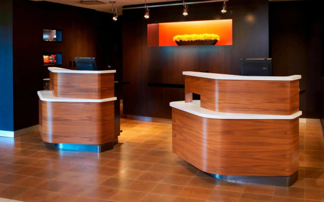 Courtyard by Marriott Chicago Deerfield