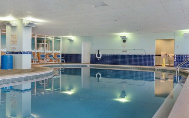 Majestic Beach Towers by iTrip