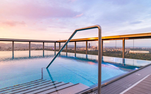 Triiiple Tower Dream Apartments with Rooftop-Summer-Pool by ichbucheAT