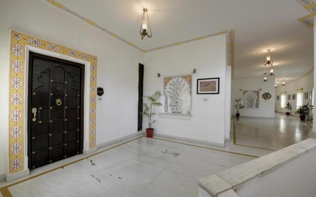 Swaroop Vilas - Lake Facing Boutique Hotel