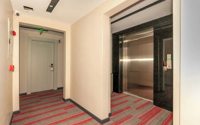 Hilltown Airport Hotel